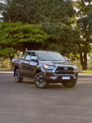 TOYOTA HILUX 2.8 D-4D TURBO DIESEL CD SRV 4X4 AUTOMÁTICO